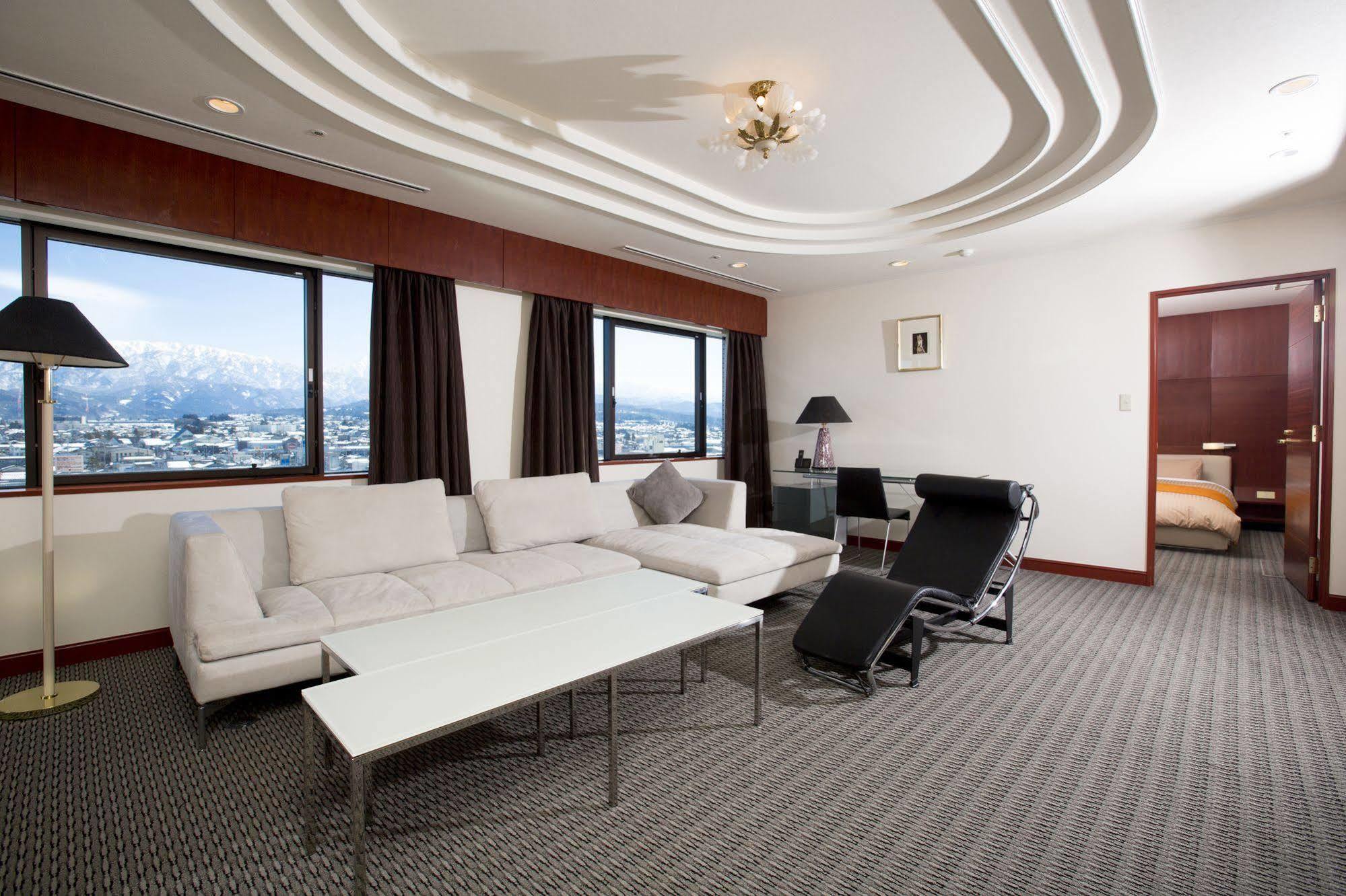 Hotel Granmirage Uozu Esterno foto