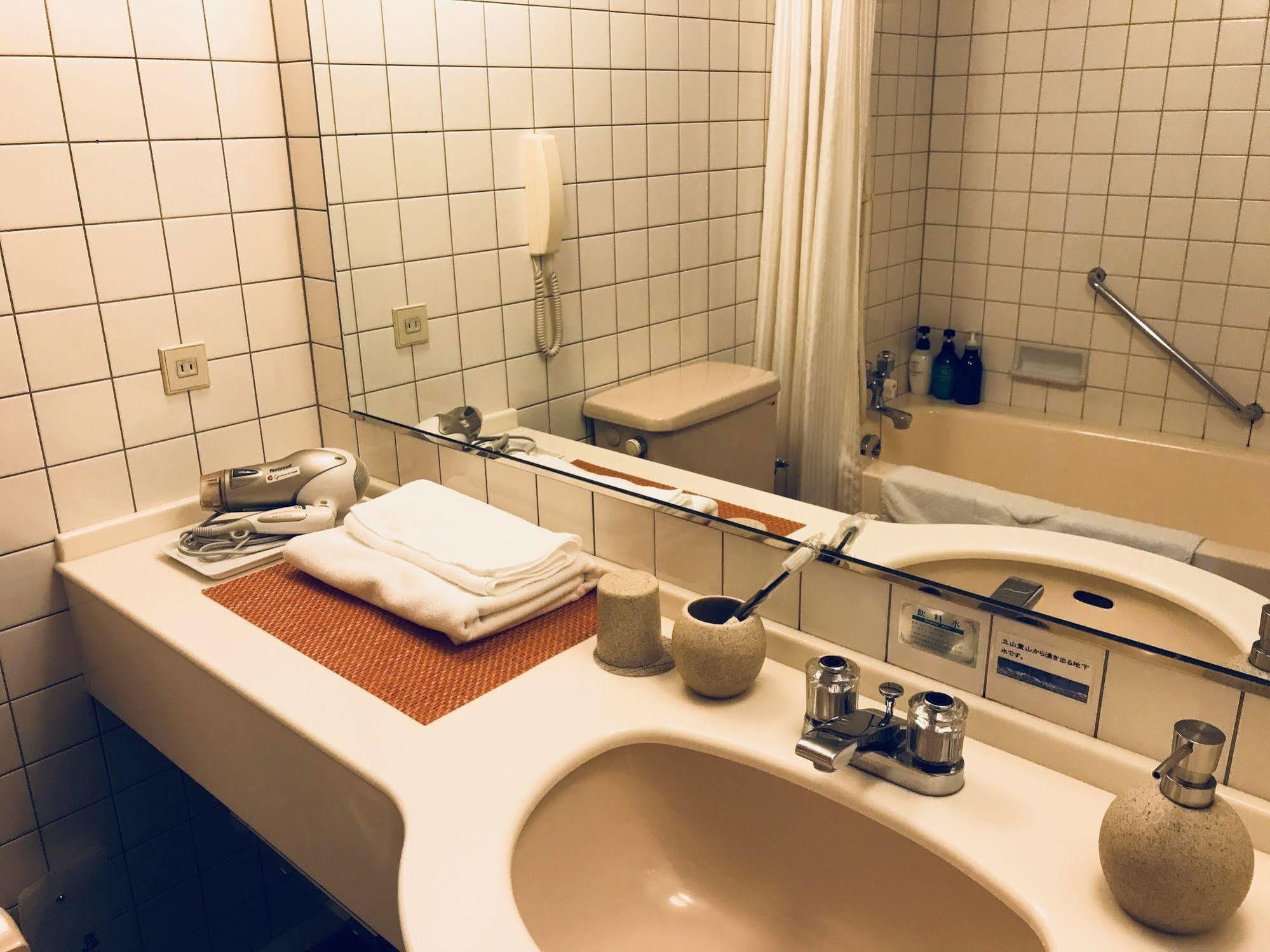 Hotel Granmirage Uozu Esterno foto